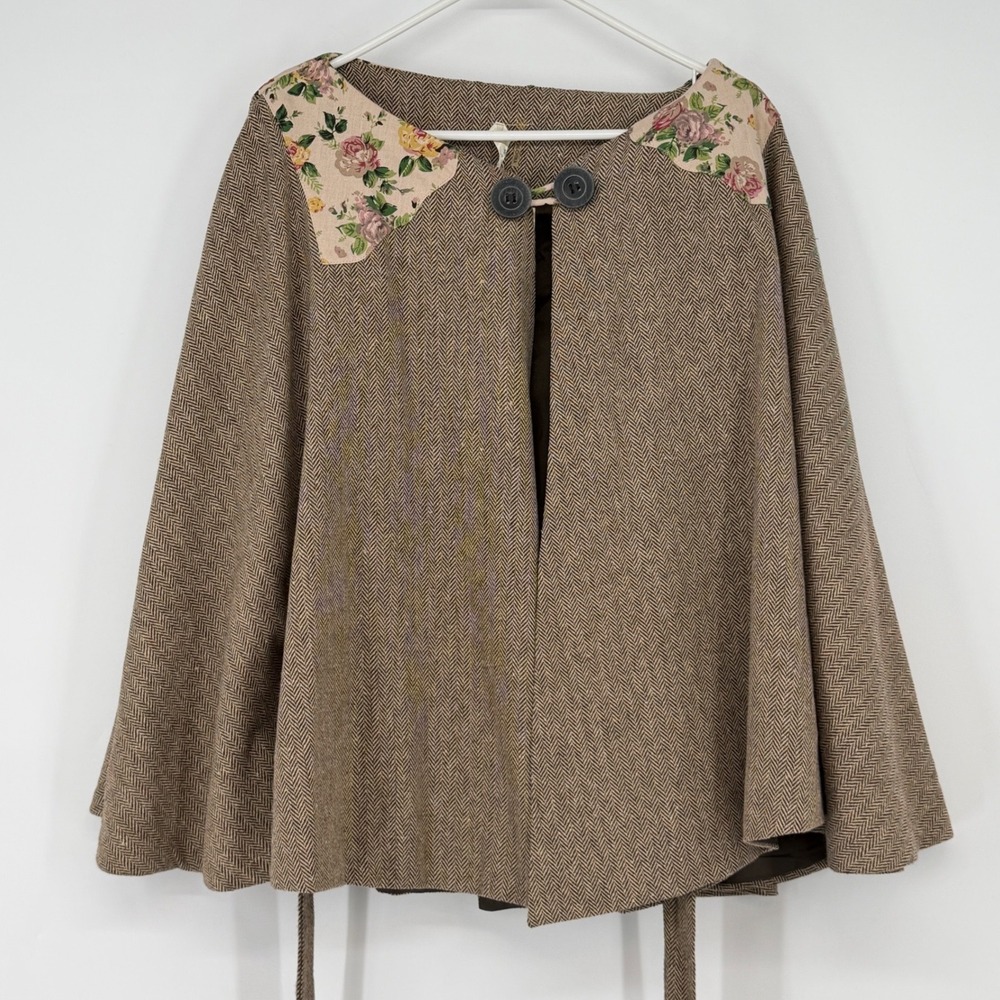 Miss Curvista Brown Herringbone Tweed Cape Cloak Floral Accent Plus Size 2X‎ NEW